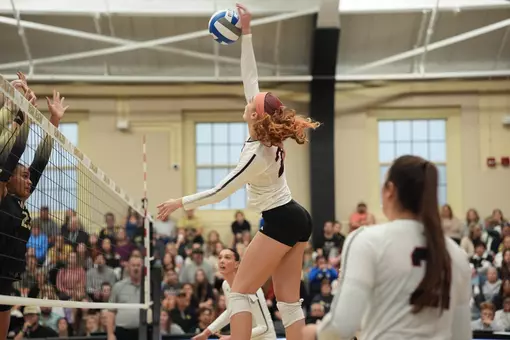 Kalyssa Blackshear hits against Wak