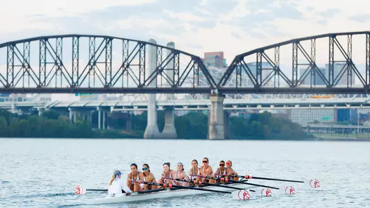 The rowing team on the Ohio River