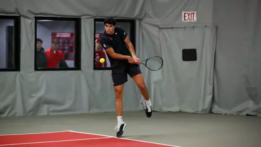 Hamza El Amine returning serve