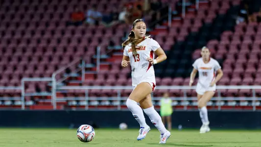 Kiley Peat dribbles the ball downfield