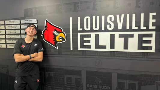 Maksim Hristov signs