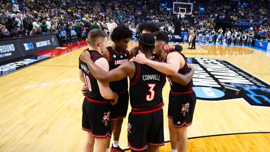 Huddle of team in the NCAA Tournament