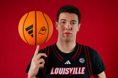 LOUISVILLE, KENTUCKY - APRIL 17: Álvaro Folgueiras visits the University of Louisville at the Planet Fitness Kueber Center in Louisville, Kentucky on April 17, 2026. (Photo by Chris Carter/Chris Carter Media)