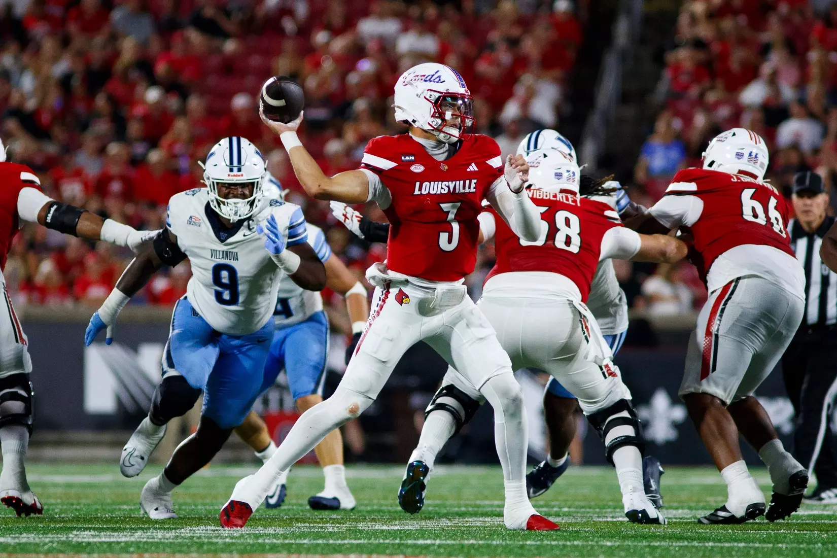Lincoln Kienholz throwing the ball during the game against Villanova at L&N Stadium on September 11.