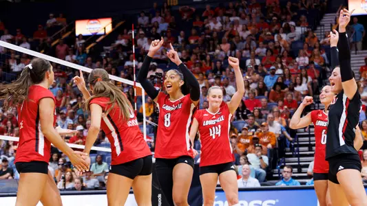 Louisville celebrates a point against Texas