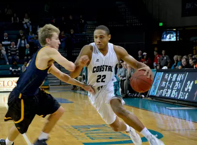 Elijah Wilson finished with 14 points.