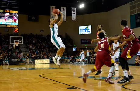 Shivaughn Wiggins led CCU with 18 points.