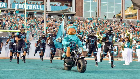 Chants take the field (2018 action) (9-8-18)