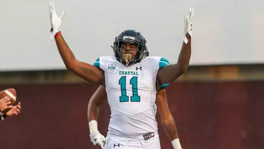 Shaddell_Bell_at_UMass_10_20_18_action_2_Foley.jpg