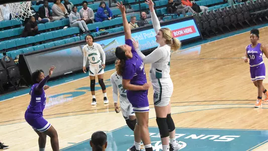 Bailey hook shot against Wesleyan