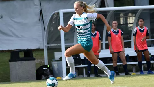 Baylee Price vs UNF
