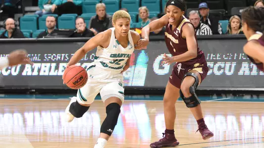 DJ driving the lane against TXST