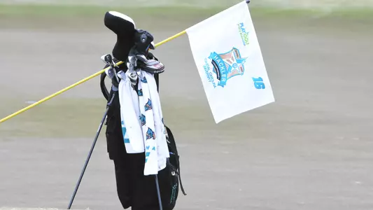 Golf_bag_and_Flag_at_General_Hackler_Championship_1