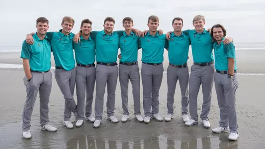 2019-20 MGOLF team photo 1 at beach