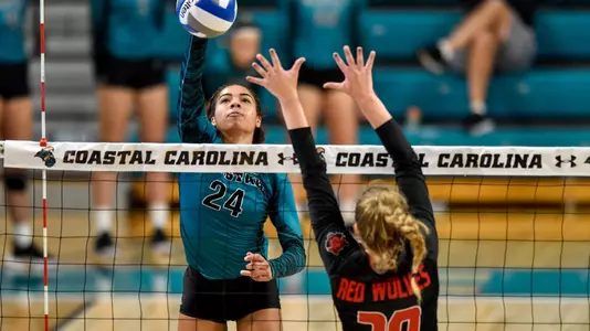 Jasmine Rivest attack at the net vs. Arkansas State (10-10-21)