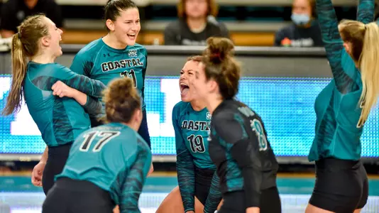 Point celebration vs. ULL (10-17-2021)
