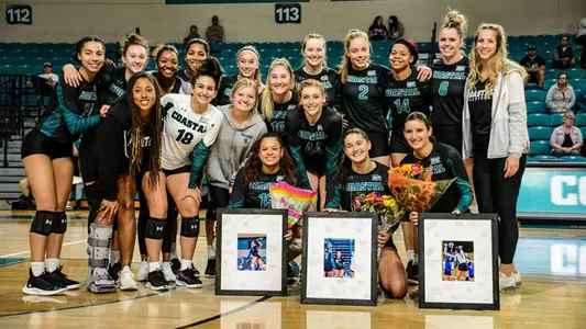 2021 Volleyball Team on Senior Day