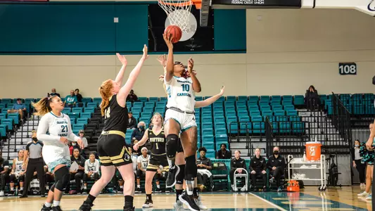 Janeen reverse layup vs Wofford