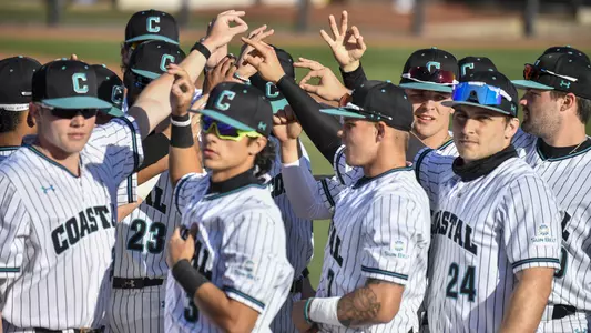 Team_pregame_huddle_vs_Davidson_3_3_5_2021_CCU_photo_.png