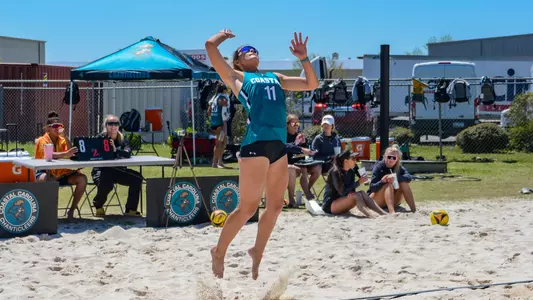 Ellie_Hanford_vs_South_Carolina_4_Keiona_Houser