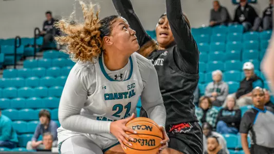 Aja going to the basket