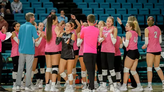 Team huddle break versus Ga State