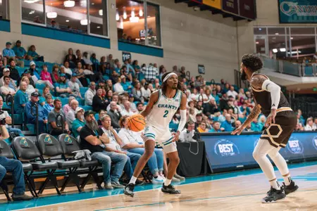 Rasheed Jones dribbles against Western Michigan (11/4/2024)