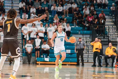 Henry Abraham dribbles ball against Western Michigan (11/4/2024)