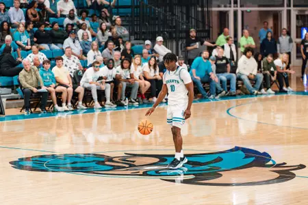 Nah Brown dribbles ball against Western Michigan (11/4/2024)