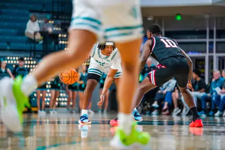 DA Houston dribbles ball against Jacksonville State (11/17/2024)