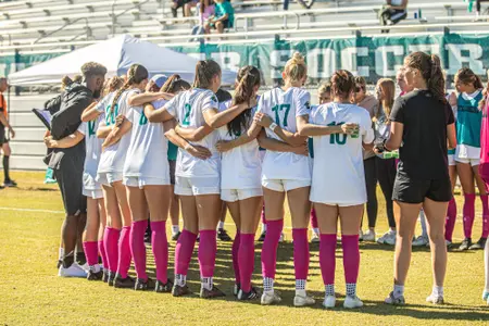 wsoc-team huddle