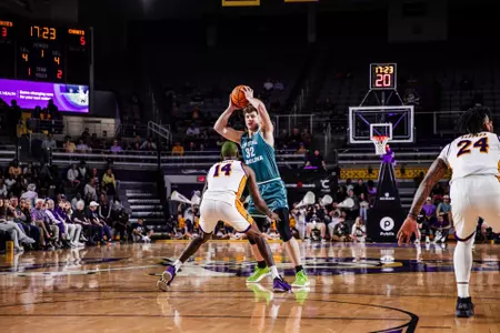 Colin Granger makes move at top of key at ECU (11/9/2024)