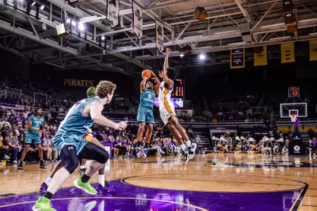 Jordan Battle takes shot at ECU (11/9/2024)