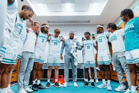 Team huddles around coach after WMU game (11/4/2024)