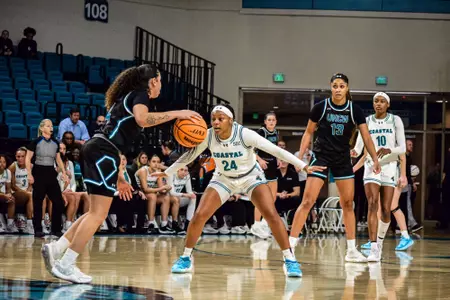 Coastal Carolina defends against UNCW