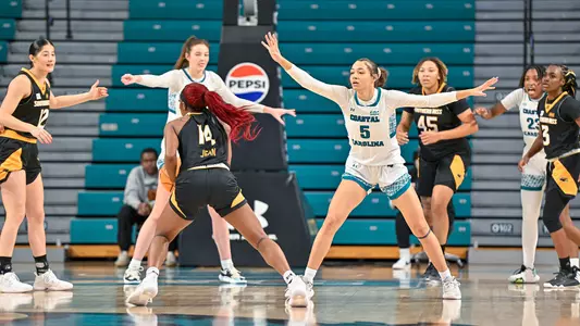 Deaja on defense vs USM
