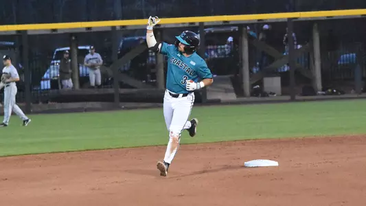 Dooley rounding bases after tying game