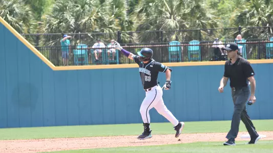Bender rounding bases during first of 3 hrs on the day