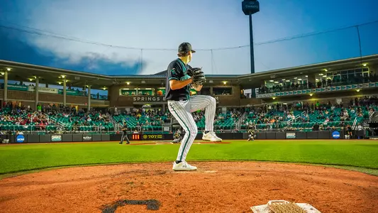 Eikhoff warming up