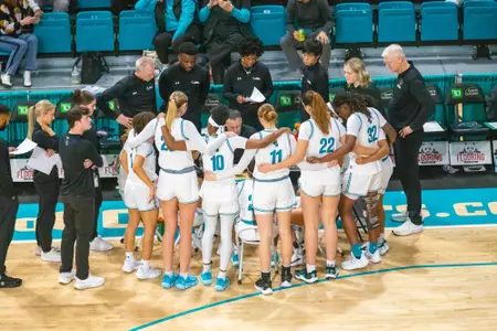 WBB huddles against Georgia State on 1/16/2025