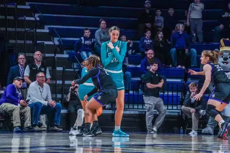 Riley Stack sets screen against JMU on 1/26/2025