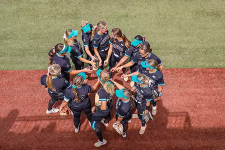 SBALL HUDDLE