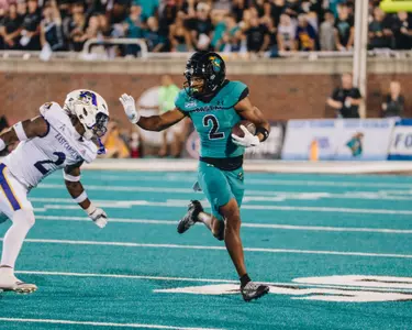 Malcolm Gillie runs ball against ECU on 9/13/2025