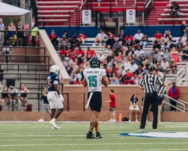 Eli Aragon prepares for play against South Alabama on 9/20/2025