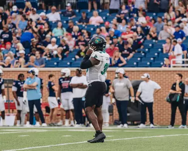 Donate Lunan between plays against South Alabama on 9/20/2025