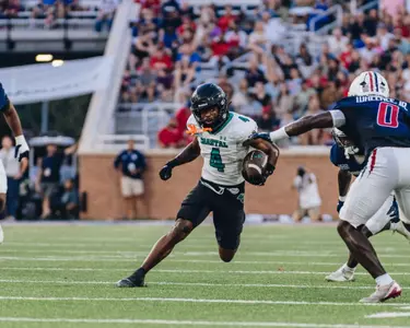 Bryson Graves runs ball against South Alabama on 9/20/2025