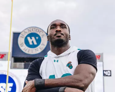 Noah Arinze warms up before South Alabama game on 9/20/2025