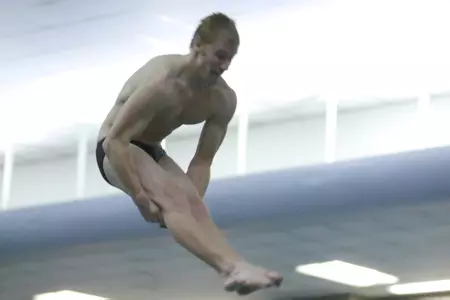 Men?s Swimming & Diving Bounces the Bulldogs, 151-149