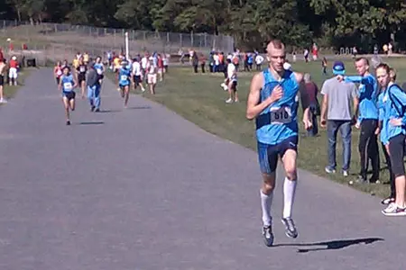 Cross Country Sweeps Opponents at Mets; Feigen Wins Individual Title