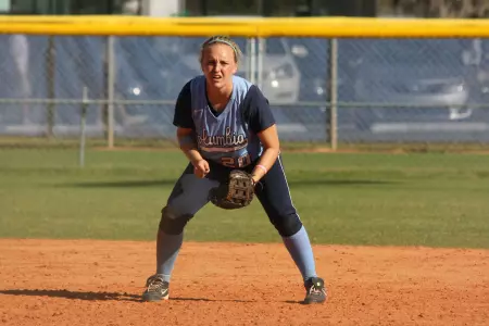 Softball Notches A Pair of 3-1 Wins Over Marist